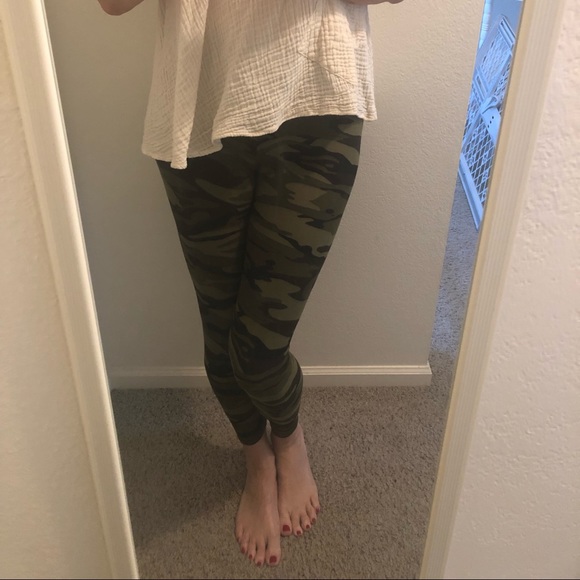 ONLY 1 LEFT!! Camo Super Soft Leggings - Picture 6 of 6